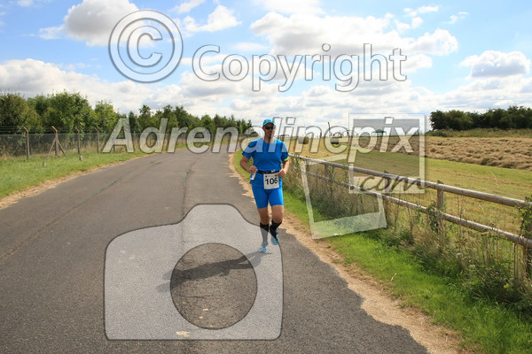 074 DCH 1591.106 
 Barbury Castle Half Marathon