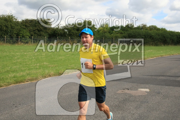 060 DCH 1580.116 
 Barbury Castle Half Marathon